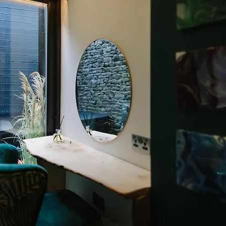 Absoluxe Oda ve Kahvaltı 4*