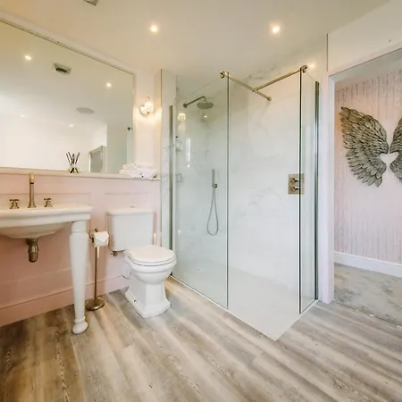 Absoluxe Bed & Breakfast 4*