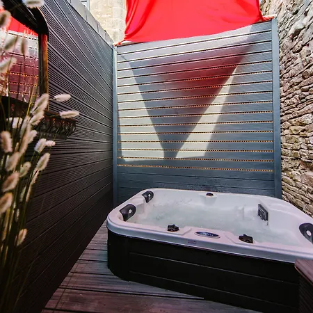 Absoluxe Bed & Breakfast 4*