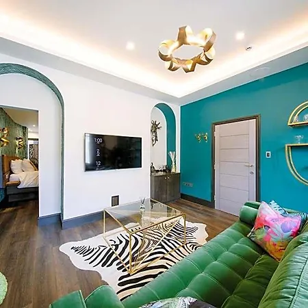 Absoluxe B&B