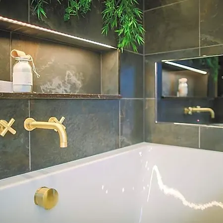 Absoluxe B&B