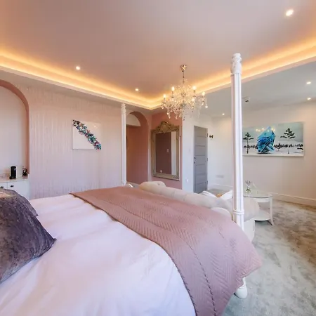 Absoluxe 커크비로즈데일