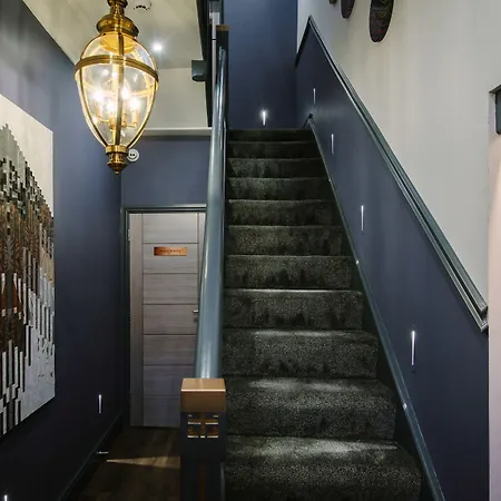 Absoluxe 커크비로즈데일