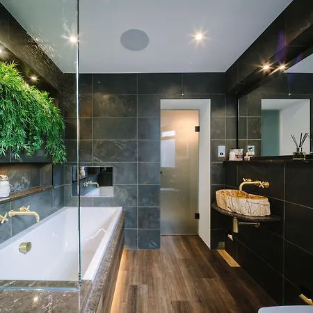 Absoluxe 커크비로즈데일